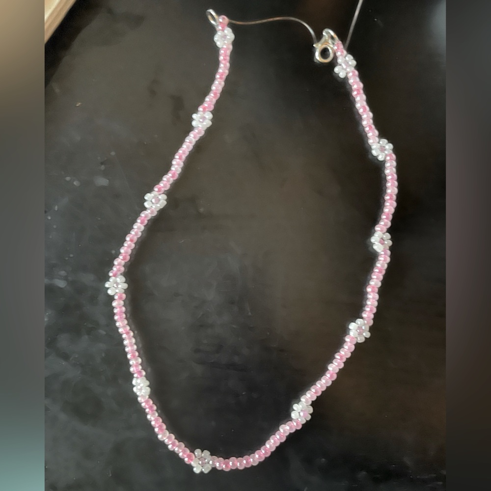 Beaded flower choker 🌸